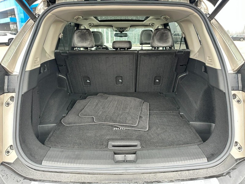 Nissan Rogue Vehicle Full-screen Gallery Image 5