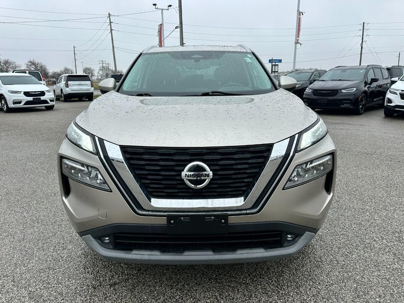 Nissan Rogue Vehicle Full-screen Gallery Image 9