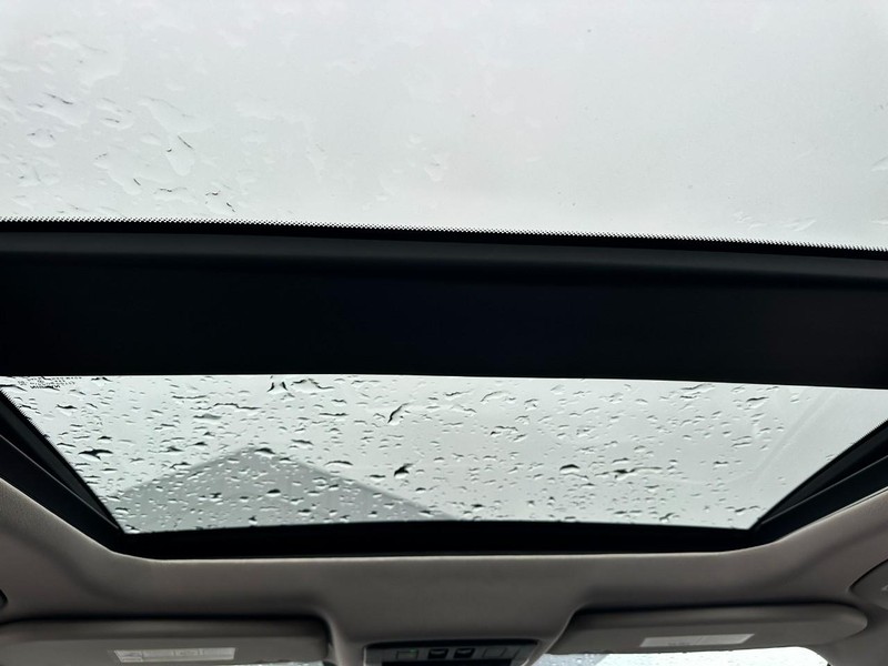 Nissan Rogue Vehicle Full-screen Gallery Image 12