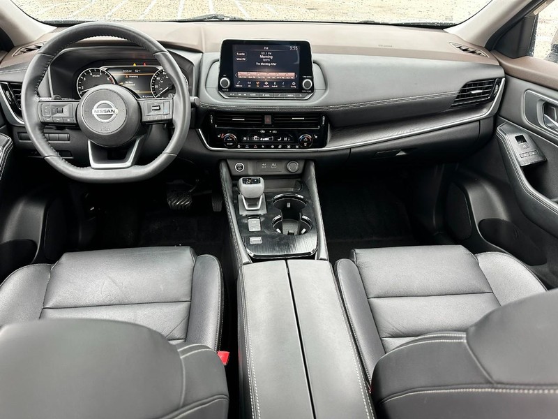 Nissan Rogue Vehicle Full-screen Gallery Image 13