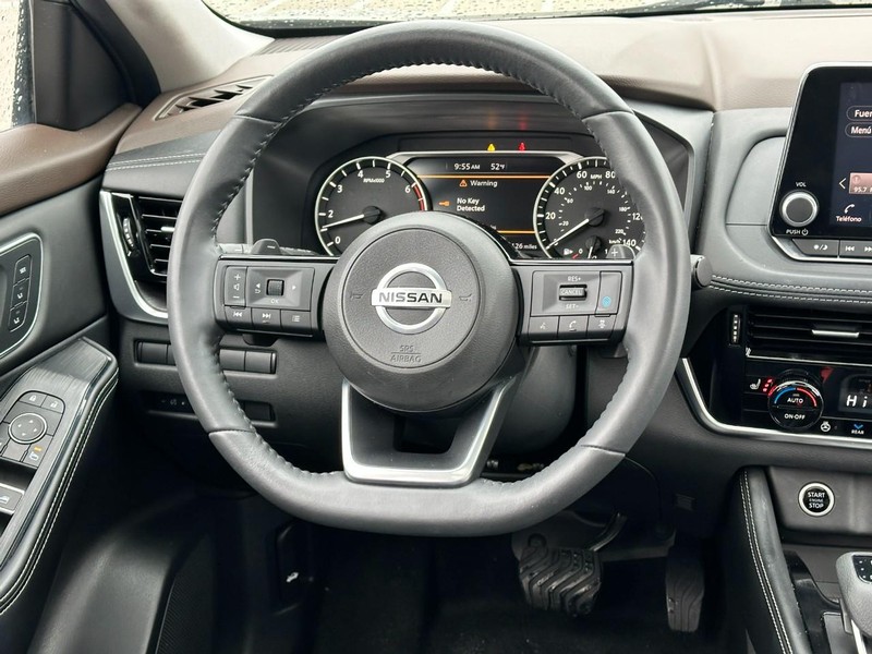 Nissan Rogue Vehicle Full-screen Gallery Image 14