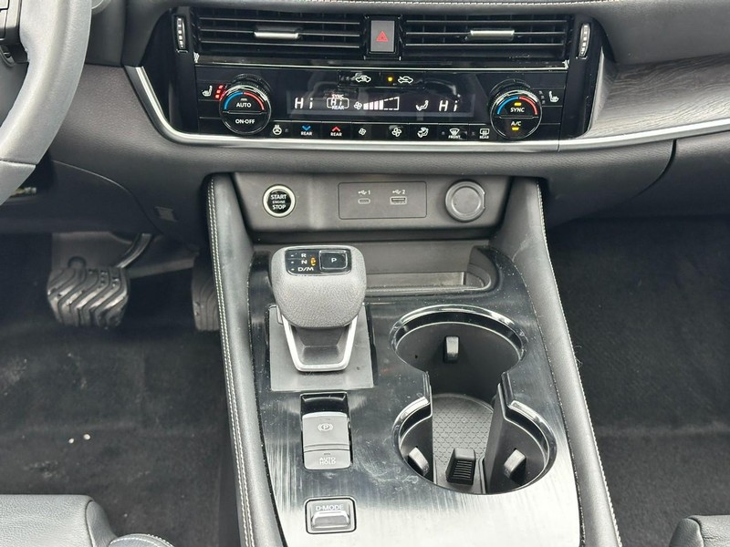 Nissan Rogue Vehicle Full-screen Gallery Image 16