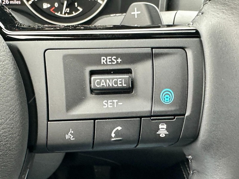 Nissan Rogue Vehicle Full-screen Gallery Image 22