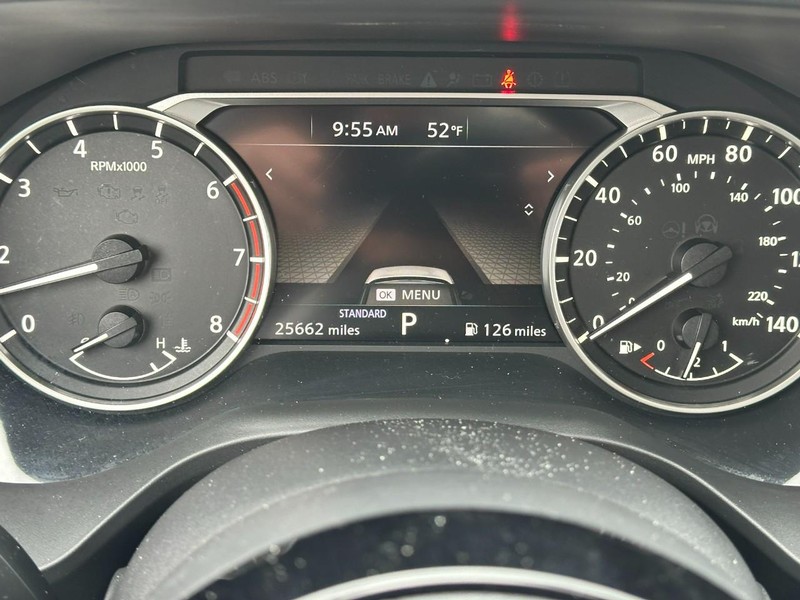 Nissan Rogue Vehicle Full-screen Gallery Image 23