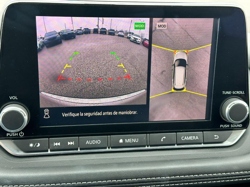 Nissan Rogue Vehicle Full-screen Gallery Image 25