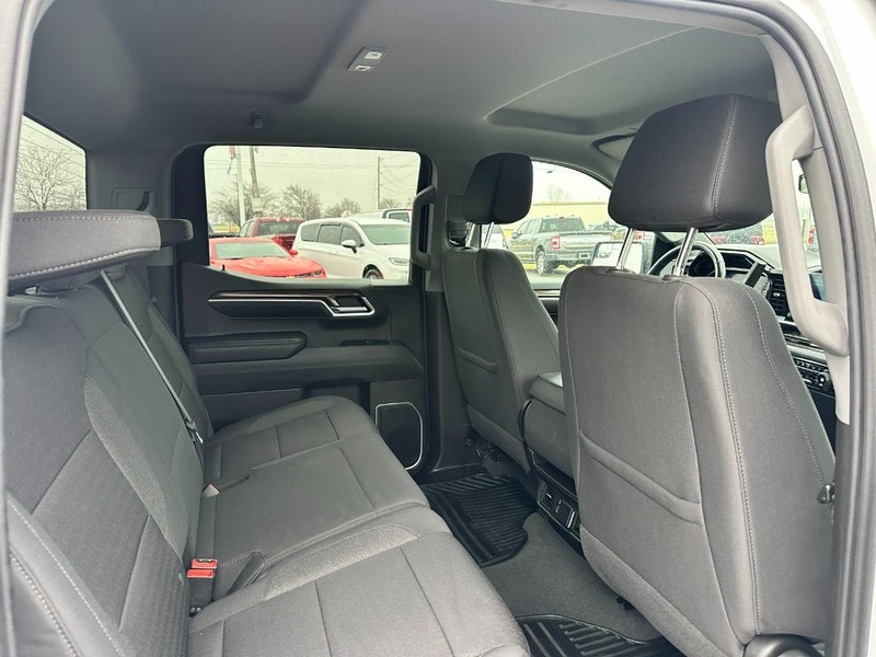 Chevrolet Silverado 1500 Vehicle Full-screen Gallery Image 10