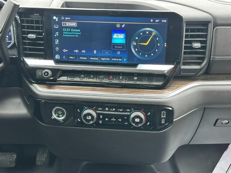 Chevrolet Silverado 1500 Vehicle Full-screen Gallery Image 13