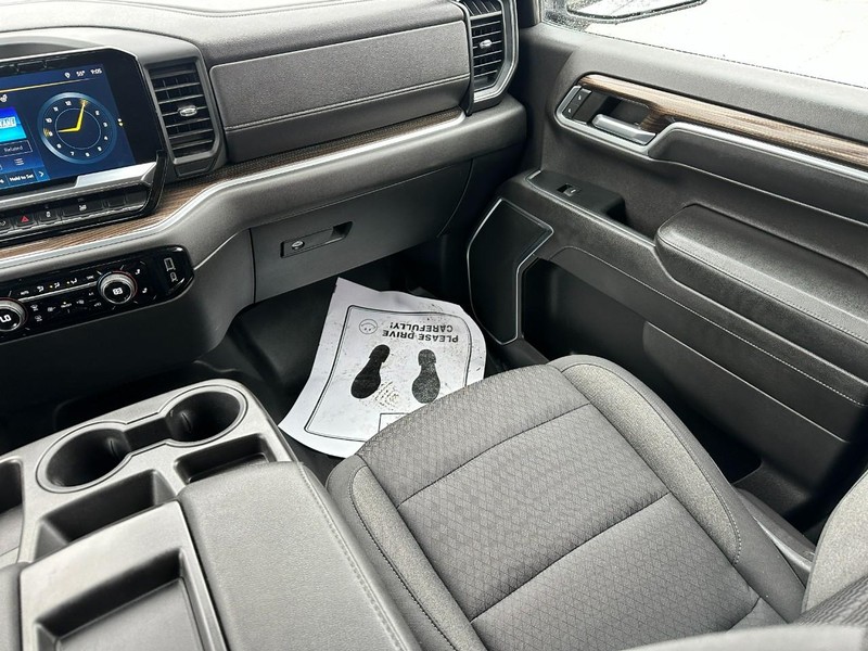 Chevrolet Silverado 1500 Vehicle Full-screen Gallery Image 15