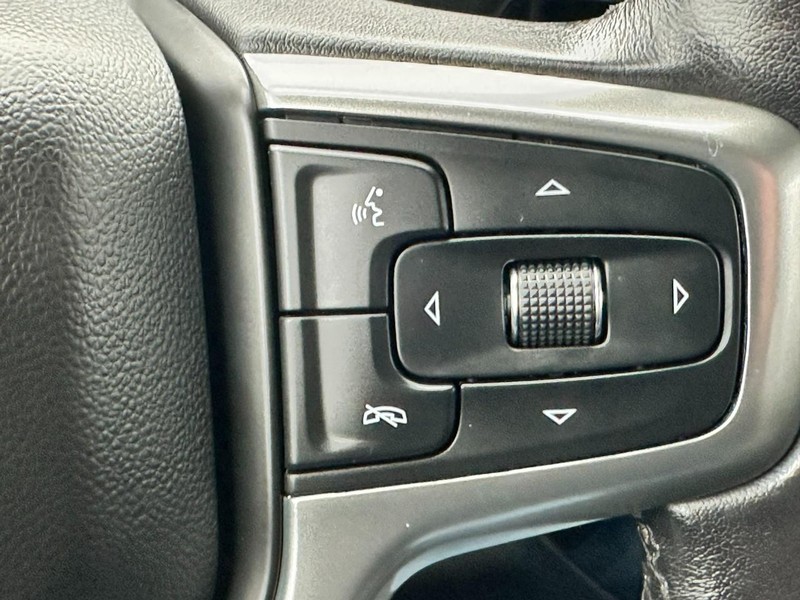 Chevrolet Silverado 1500 Vehicle Full-screen Gallery Image 19