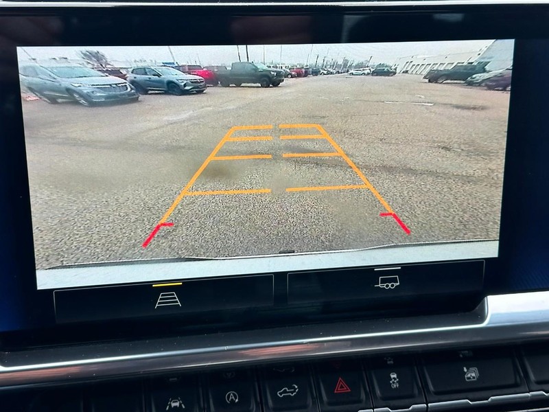 Chevrolet Silverado 1500 Vehicle Full-screen Gallery Image 21