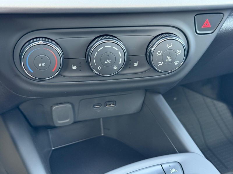 Chevrolet Trax Vehicle Full-screen Gallery Image 12