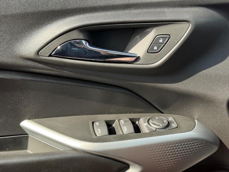 Chevrolet Trax Vehicle Full-screen Gallery Image 15