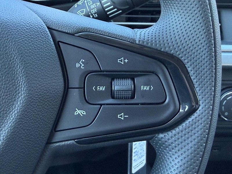 Chevrolet Trax Vehicle Full-screen Gallery Image 9