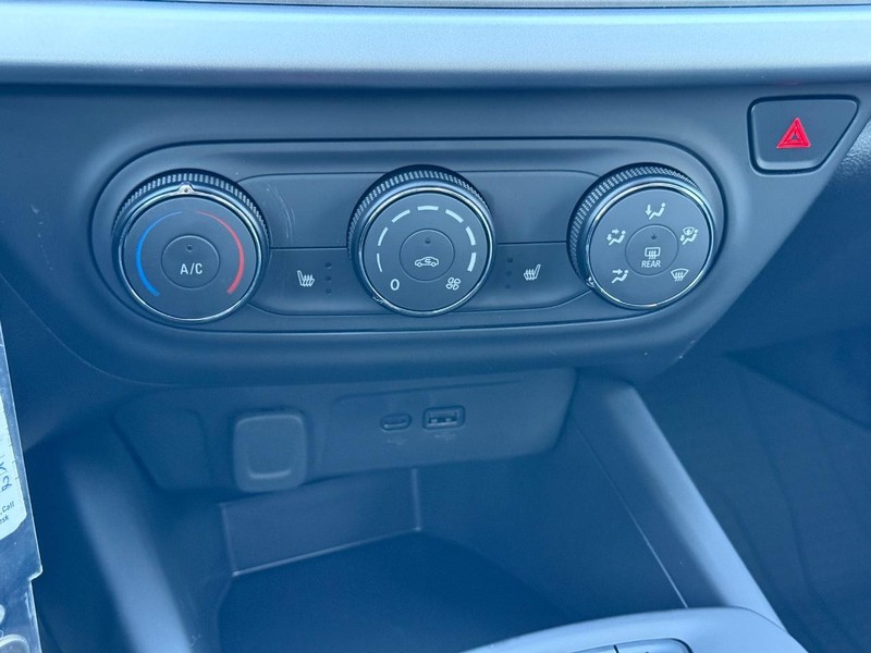 Chevrolet Trax Vehicle Full-screen Gallery Image 12