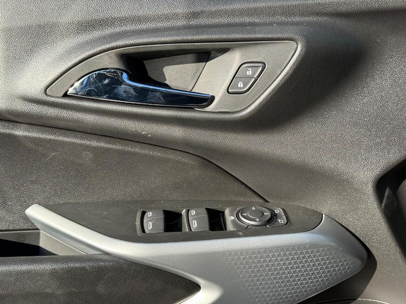 Chevrolet Trax Vehicle Full-screen Gallery Image 15