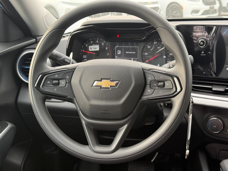 Chevrolet Trax Vehicle Full-screen Gallery Image 7