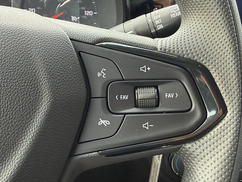 Chevrolet Trax Vehicle Full-screen Gallery Image 9