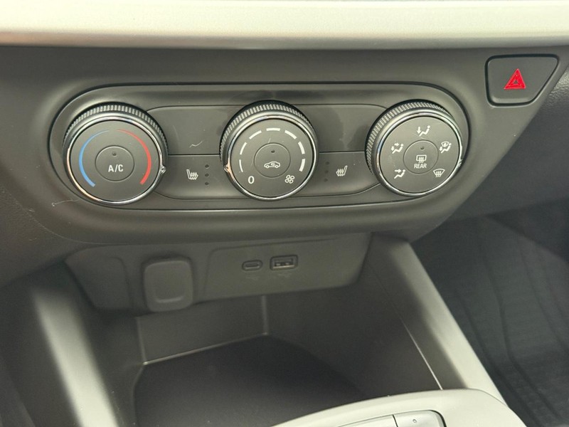 Chevrolet Trax Vehicle Full-screen Gallery Image 12