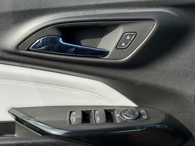 Chevrolet Trax Vehicle Full-screen Gallery Image 16