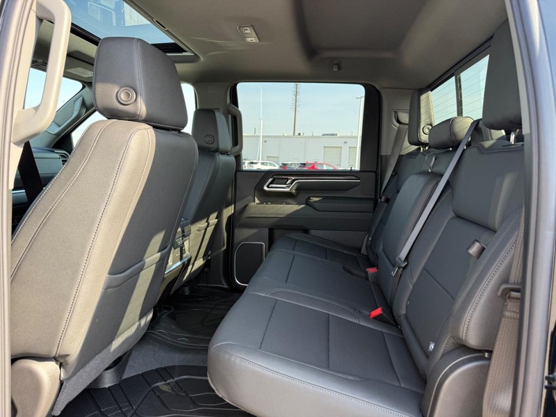 Chevrolet Silverado 3500HD Vehicle Full-screen Gallery Image 5