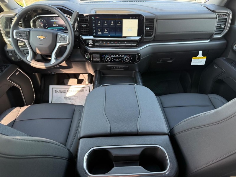 Chevrolet Silverado 3500HD Vehicle Full-screen Gallery Image 8