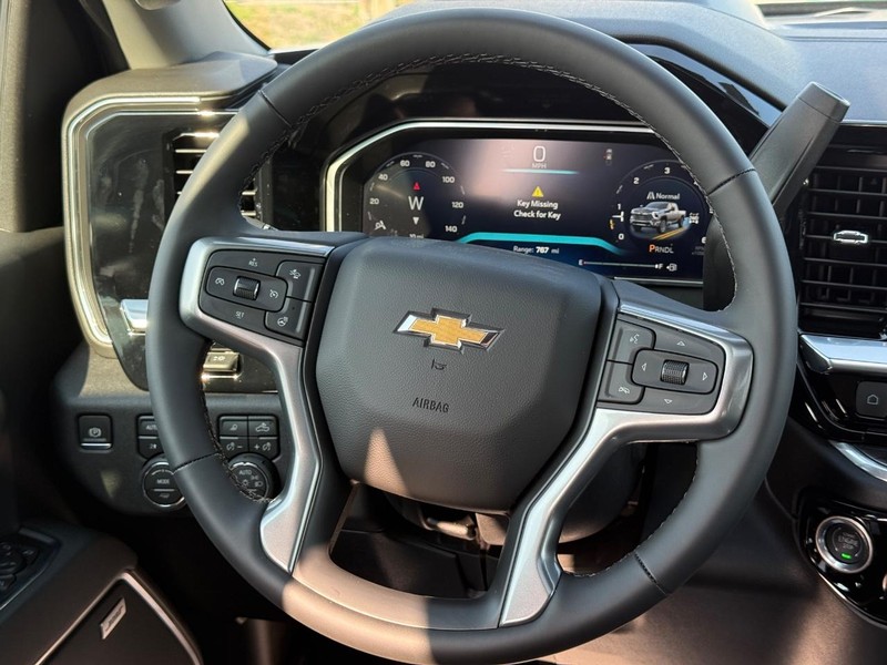 Chevrolet Silverado 3500HD Vehicle Full-screen Gallery Image 9