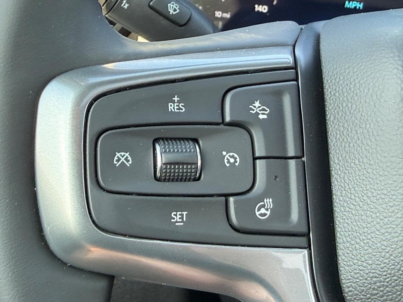 Chevrolet Silverado 3500HD Vehicle Full-screen Gallery Image 10