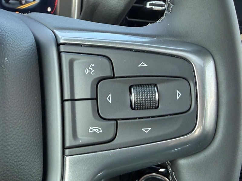 Chevrolet Silverado 3500HD Vehicle Full-screen Gallery Image 11