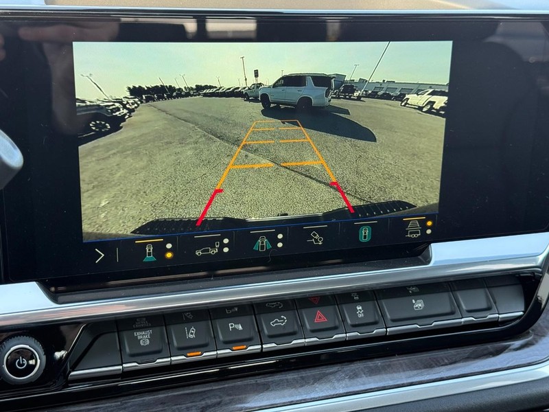 Chevrolet Silverado 3500HD Vehicle Full-screen Gallery Image 13