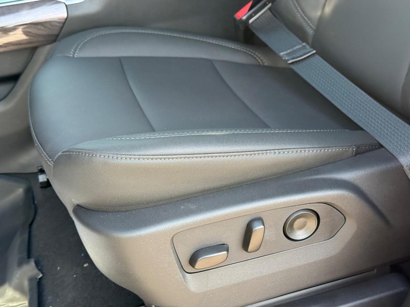 Chevrolet Silverado 3500HD Vehicle Full-screen Gallery Image 20