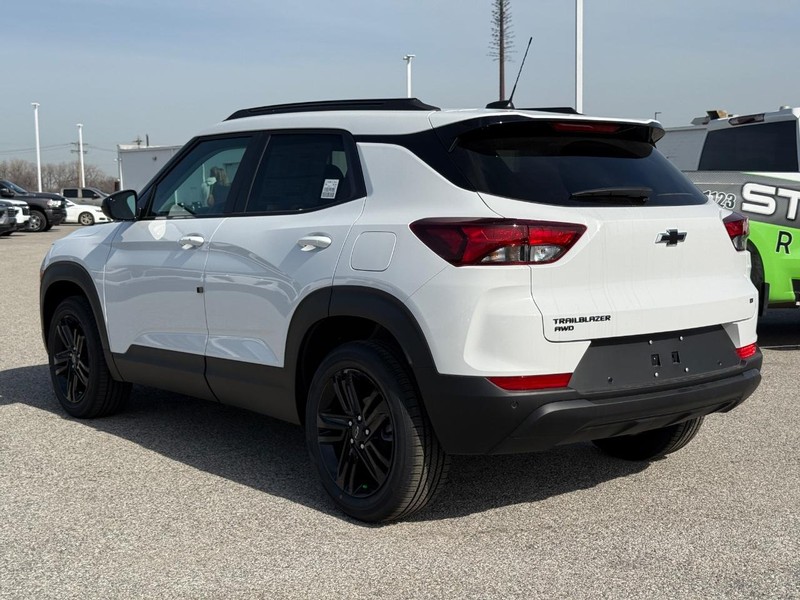 Chevrolet TrailBlazer Vehicle Full-screen Gallery Image 3