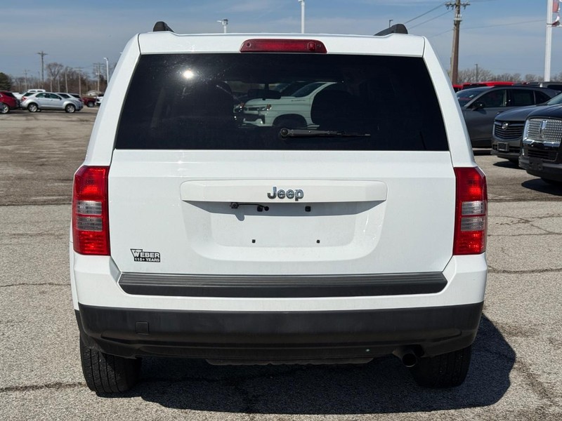 Jeep Patriot Vehicle Full-screen Gallery Image 4