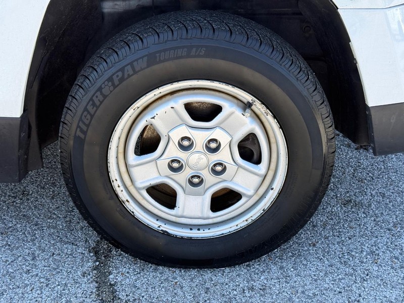 Jeep Patriot Vehicle Full-screen Gallery Image 7