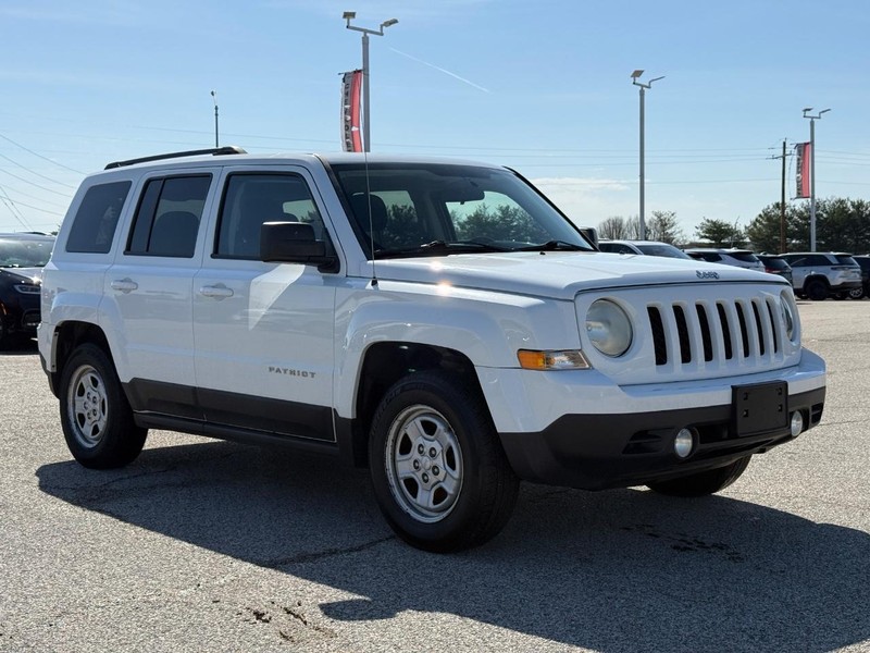 Jeep Patriot Vehicle Full-screen Gallery Image 8