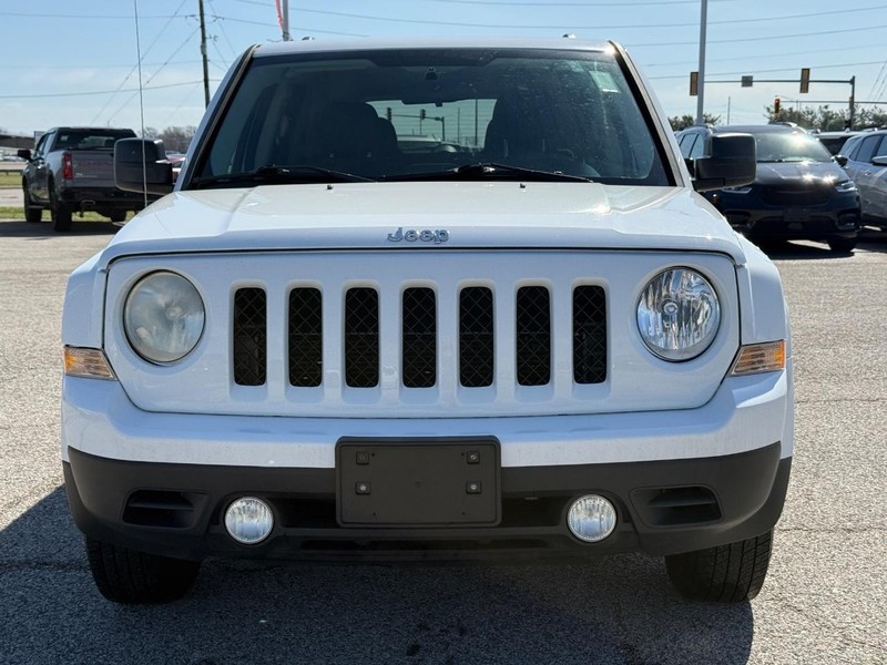 Jeep Patriot Vehicle Full-screen Gallery Image 9