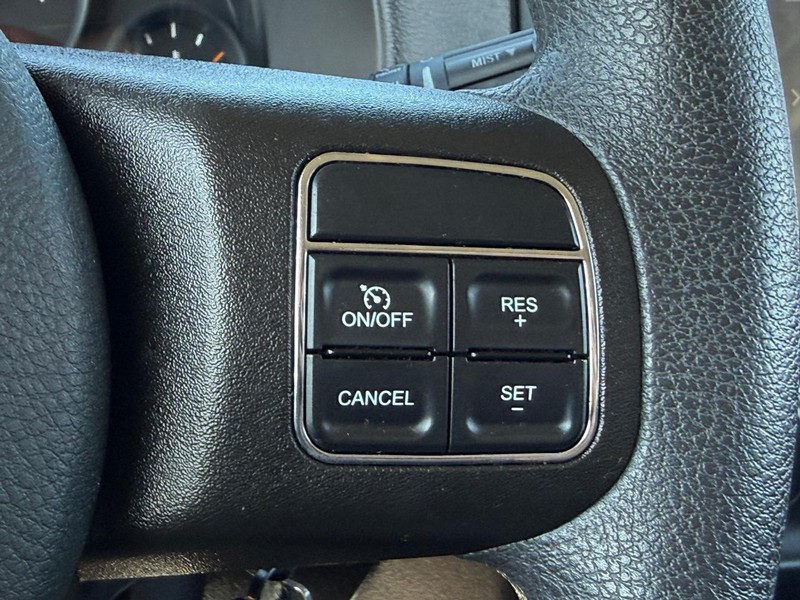 Jeep Patriot Vehicle Full-screen Gallery Image 14