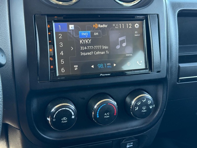 Jeep Patriot Vehicle Full-screen Gallery Image 15