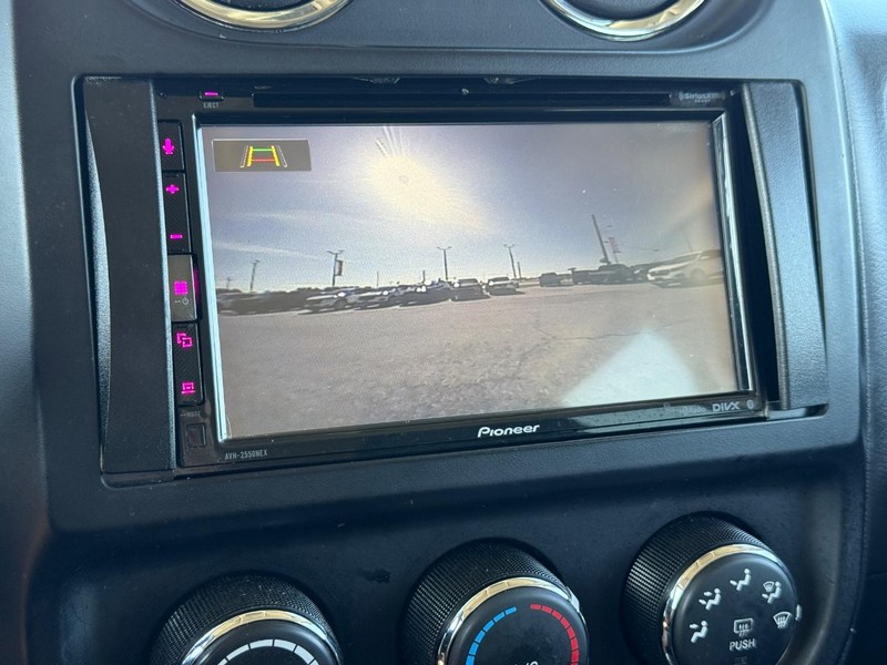 Jeep Patriot Vehicle Full-screen Gallery Image 16