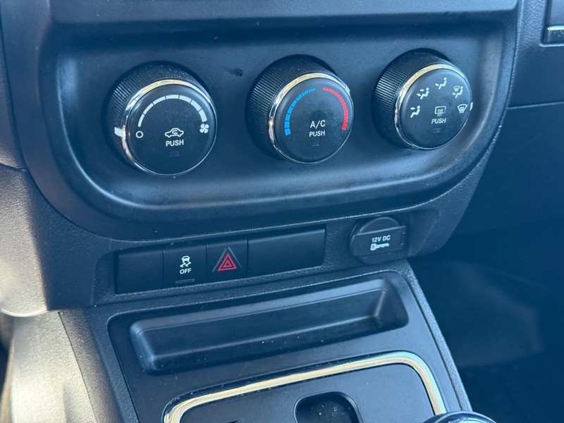 Jeep Patriot Vehicle Full-screen Gallery Image 17