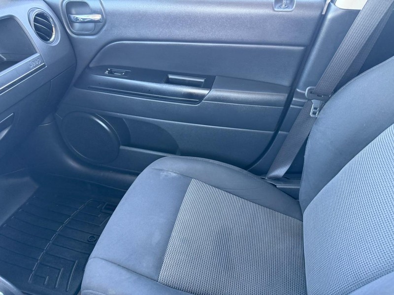 Jeep Patriot Vehicle Full-screen Gallery Image 19