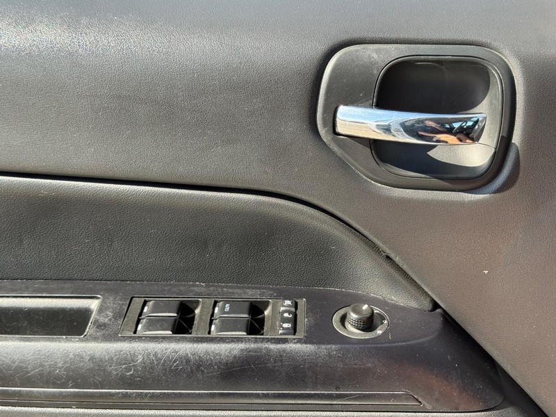 Jeep Patriot Vehicle Full-screen Gallery Image 21