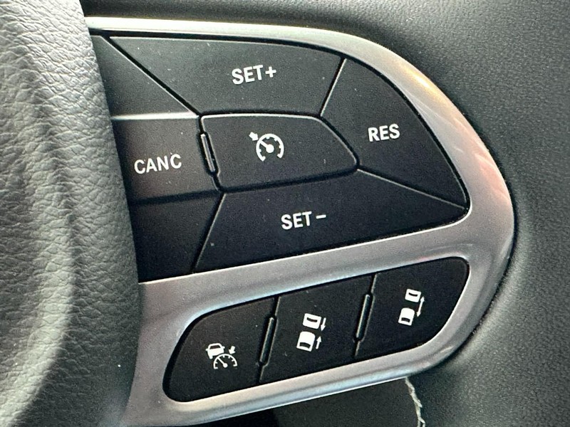 Chrysler Pacifica Vehicle Full-screen Gallery Image 21