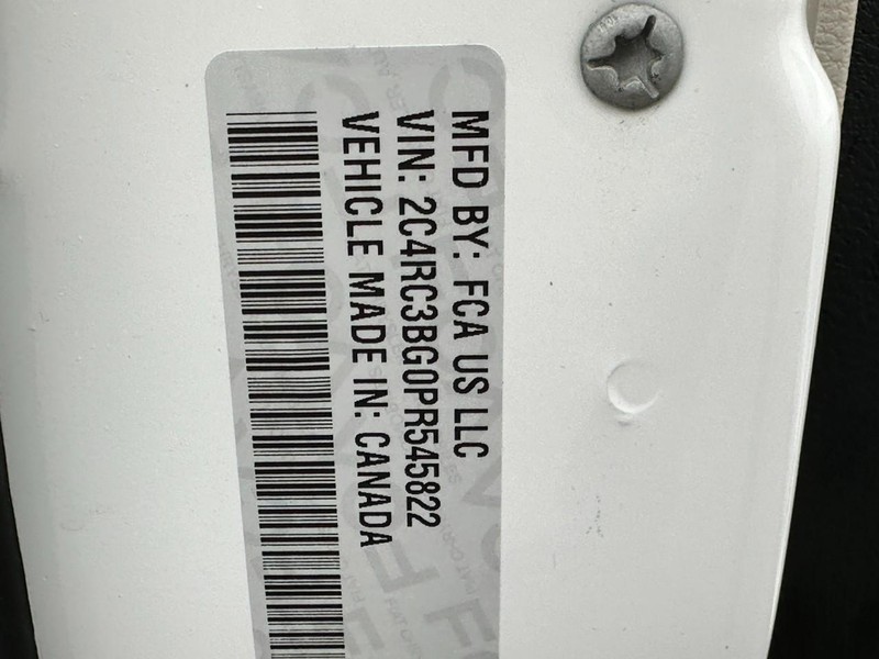 Chrysler Pacifica Vehicle Full-screen Gallery Image 24