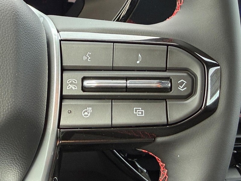 Chevrolet Colorado Vehicle Full-screen Gallery Image 9