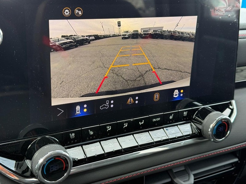 Chevrolet Colorado Vehicle Full-screen Gallery Image 12