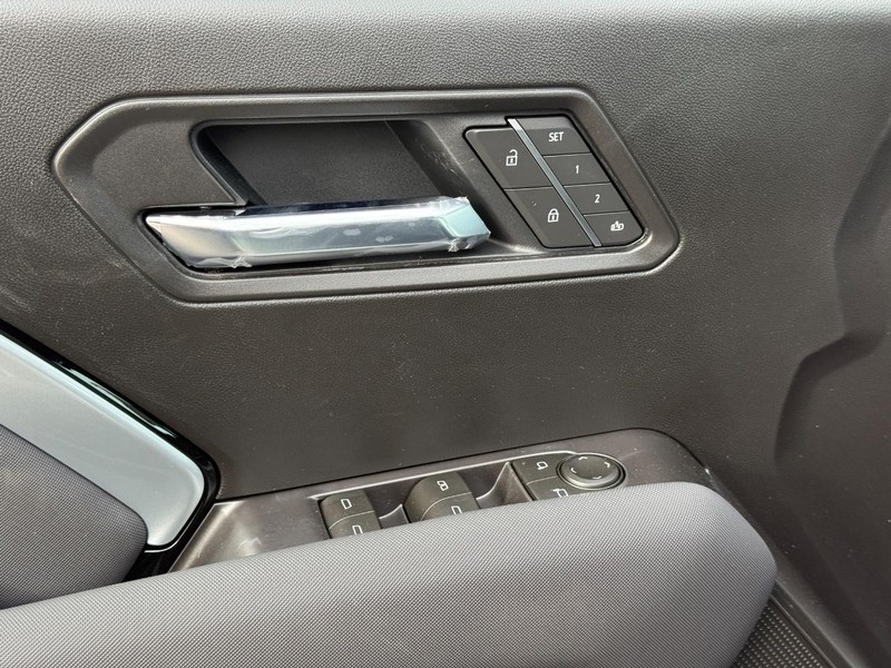 Chevrolet Colorado Vehicle Full-screen Gallery Image 16