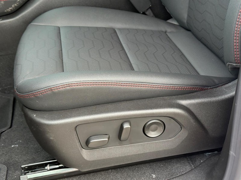 Chevrolet Colorado Vehicle Full-screen Gallery Image 17