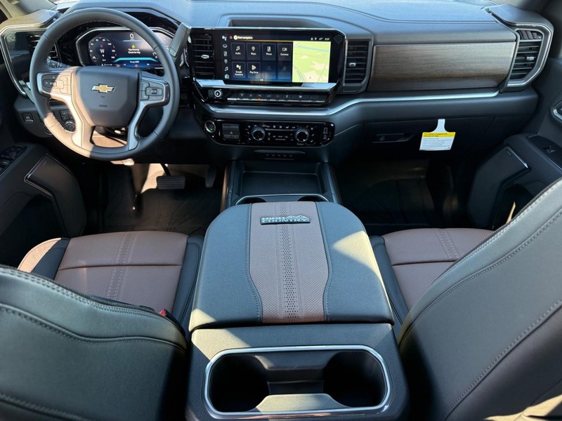 Chevrolet Silverado 3500HD Vehicle Full-screen Gallery Image 8