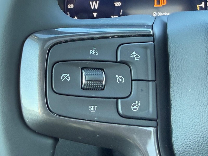 Chevrolet Silverado 3500HD Vehicle Full-screen Gallery Image 10