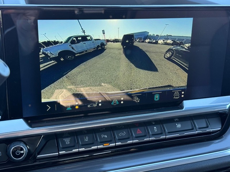 Chevrolet Silverado 3500HD Vehicle Full-screen Gallery Image 13